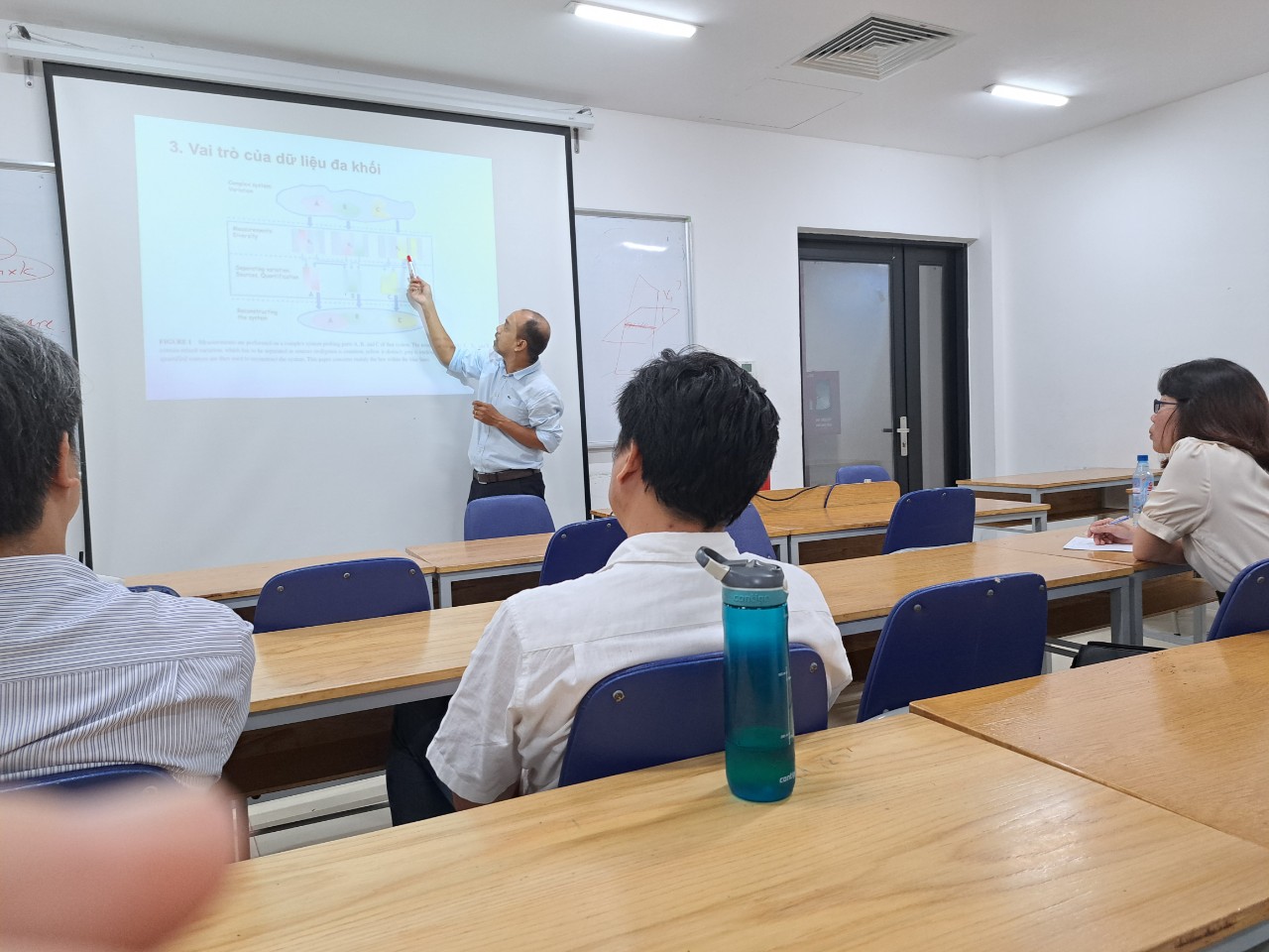 Buổi seminar chia sẻ học thuật