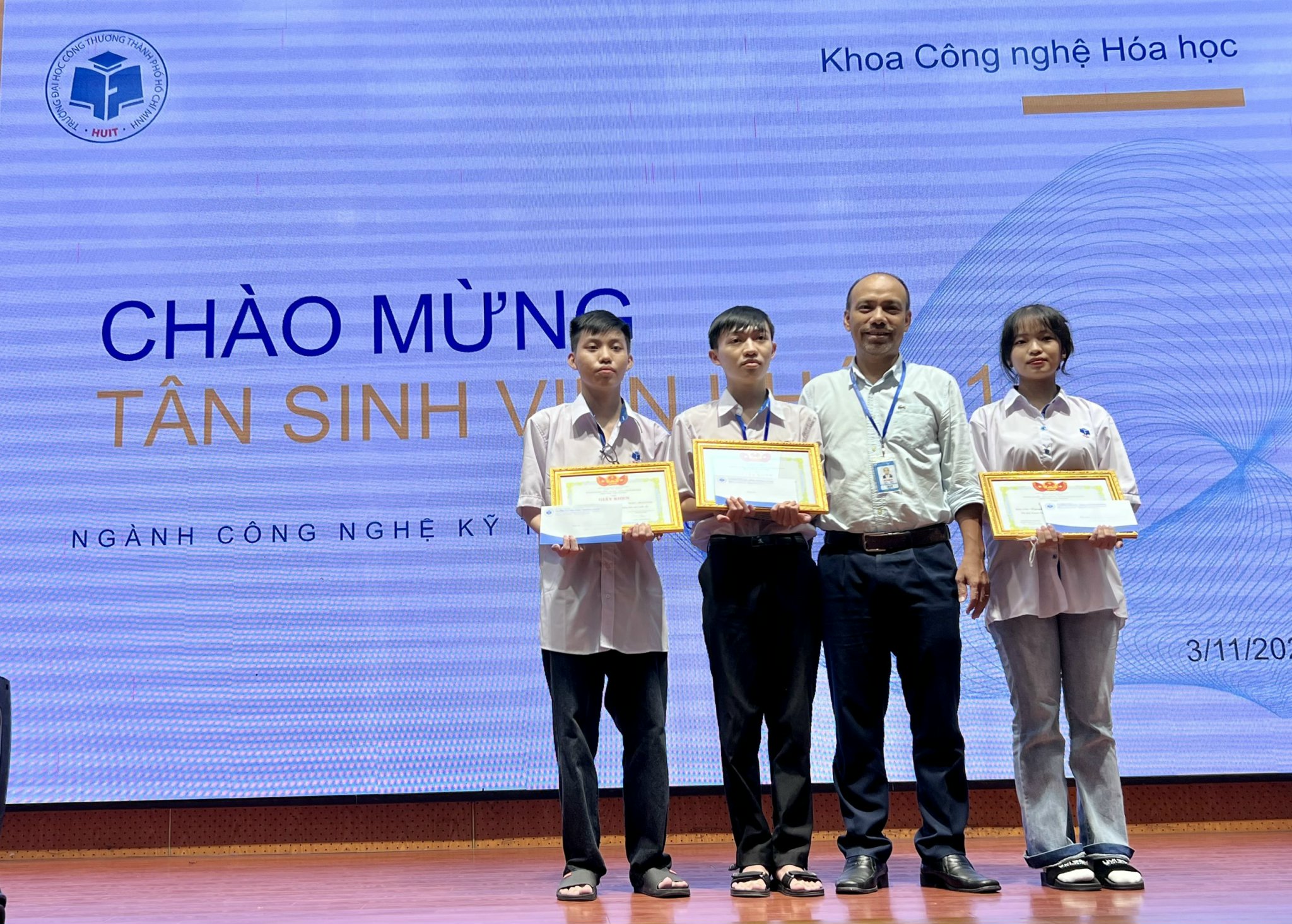 Khoa CNHH chào đón tân sinh viên